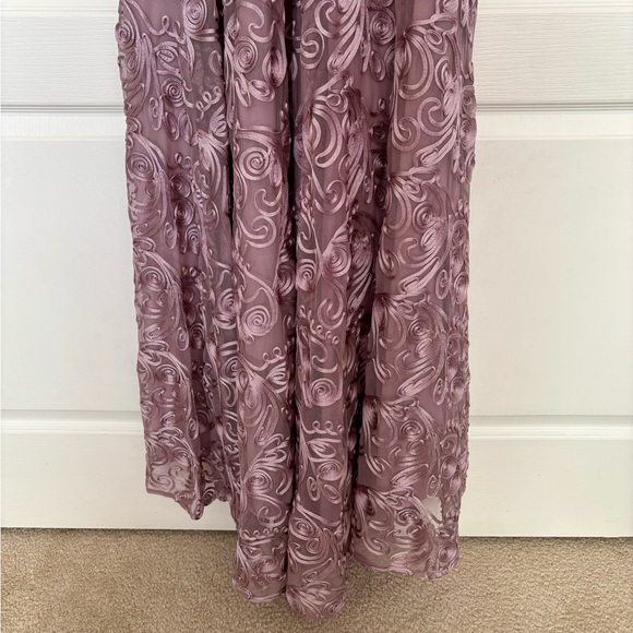 Tahari Arthur S. Levine Lavender Lace Gown NWT | Size 4 | Elegant Formal Dress - Picture 7 of 15